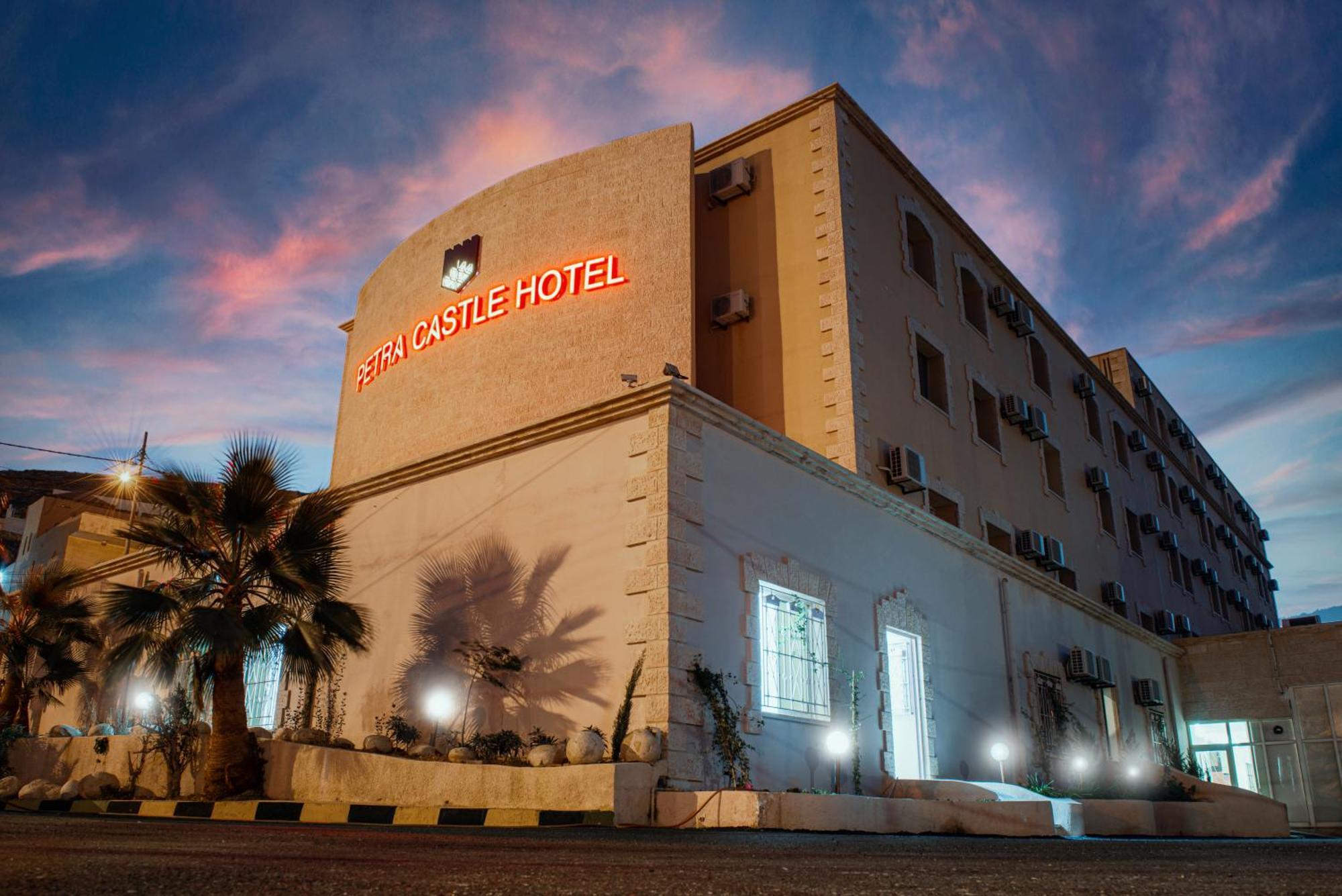 Petra Castle Hotel Wadi Musa Exterior photo